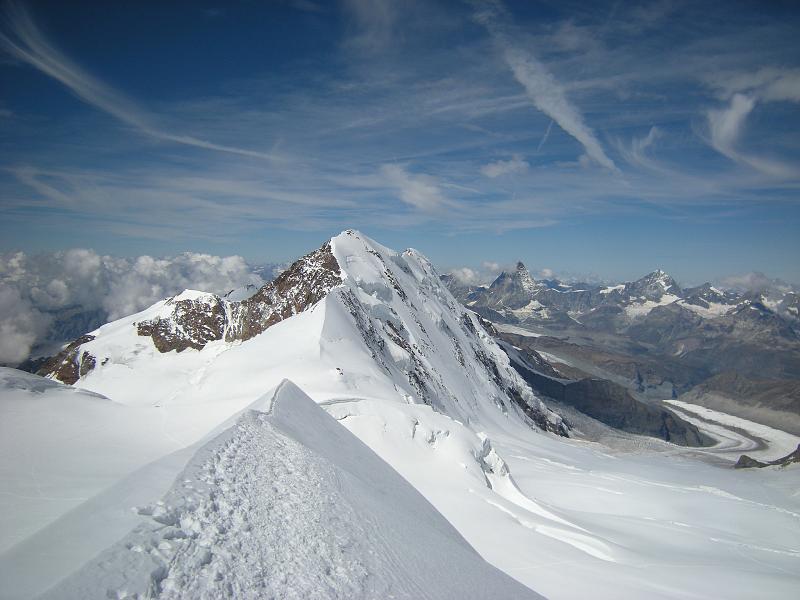 20080829_monterosa 099.jpg - Blick von der Parrotspitze zurück. In der Bildmitte der Liskamm